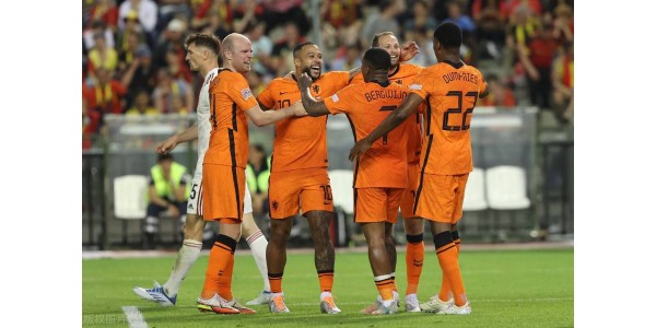 Depay mist, Nederland trekt gelijk met Polen